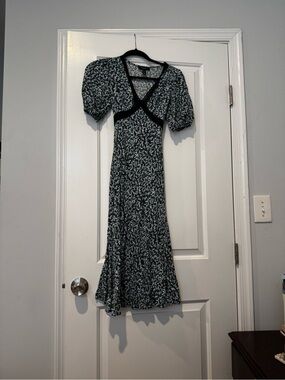 New Look Black Floral Puff-Sleeve Midi Dress with White and Light Blue Print